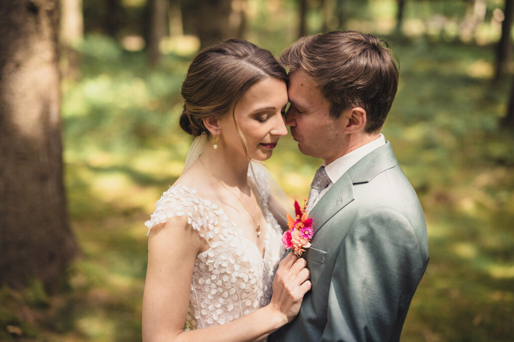Hochzeitsfotografie Schwerin – romantisches Paarportrait im Wald